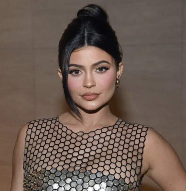 Kylie Jenner Biography Age Business And Net Worth Contents101 8070