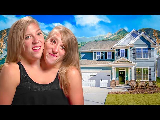 Abigail and Brittany Hensel educational background 