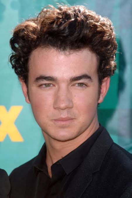 Paul Kevin Jonas Jr biography 