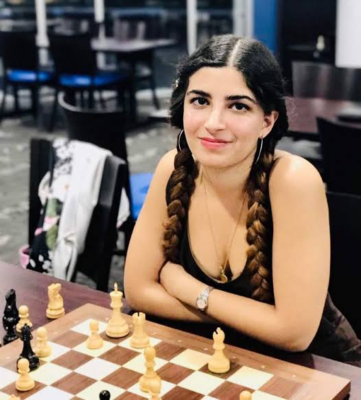 Dorsa Derakhshani Career