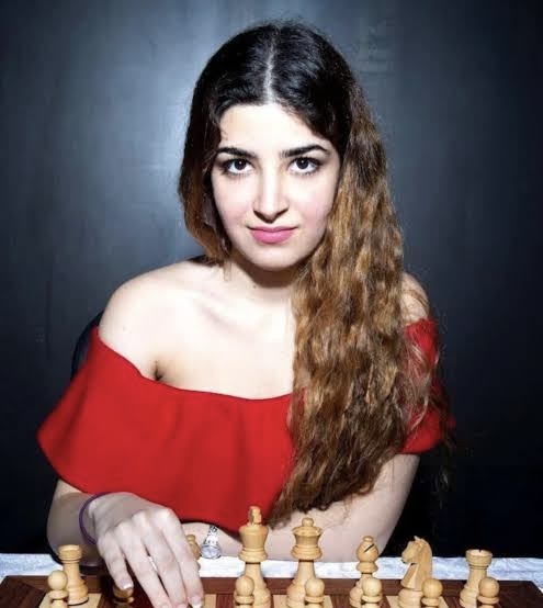 Dorsa Derakhshani educational background 