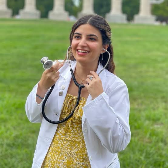 Dorsa Derakhshani personal life 