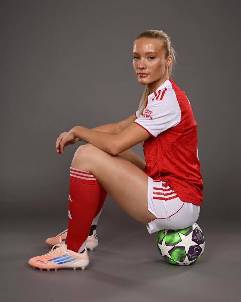 Smilla Holmberg Controversies 