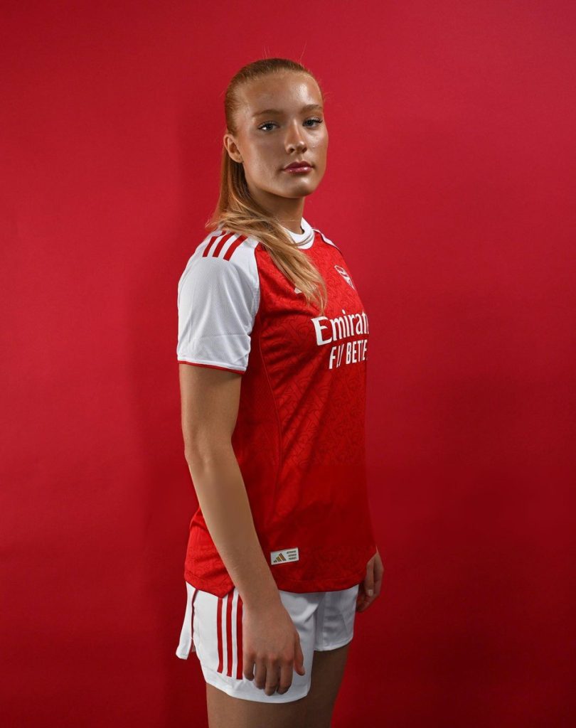 Smilla Holmberg Net worth 