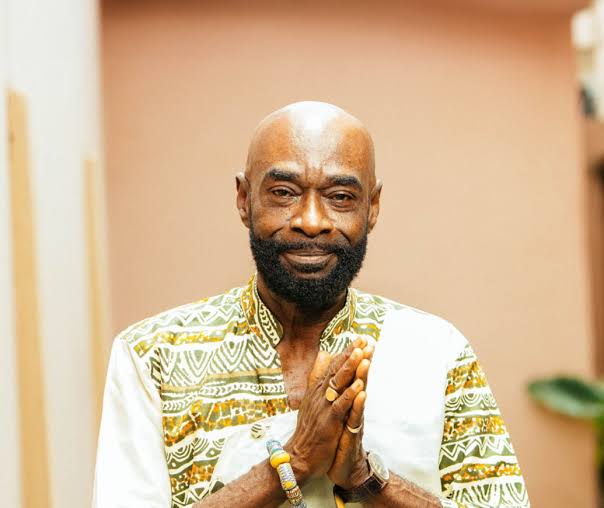 Pat Thomas biography 