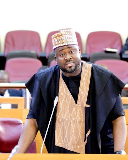 Desmond Elliot Career