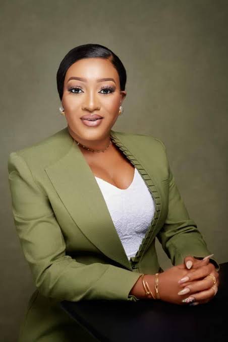 Tinuade Sanda Biography 